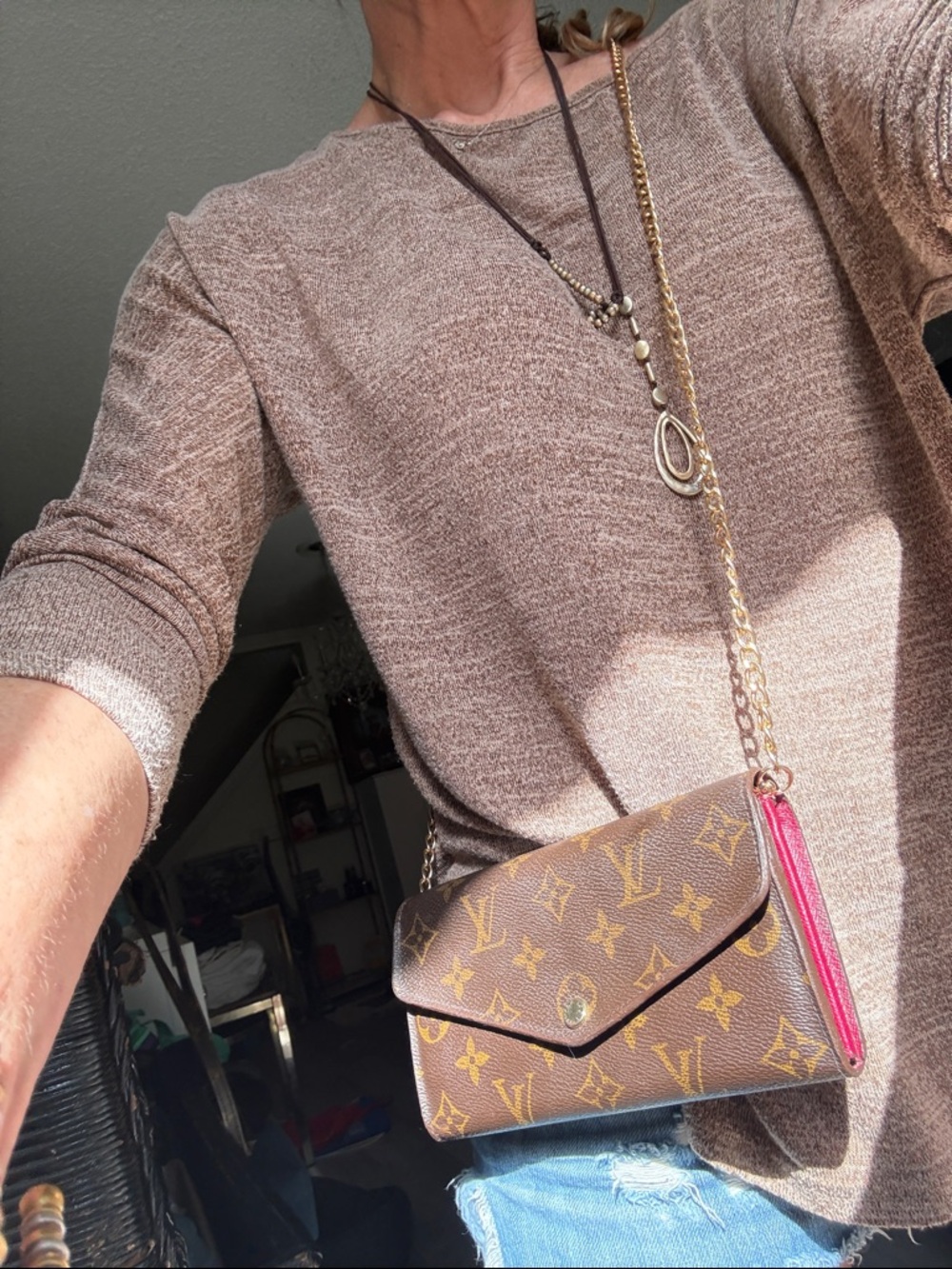 Monogram, Louis Vuitton, Sarah wallet/ crossbody with fuchsia interior - Picture 15 of 15